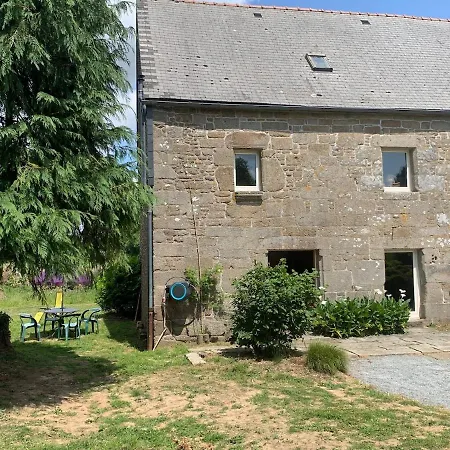 Dans La Campagne Bretonne - Le Jardin De Devant Holiday home