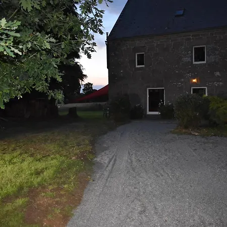 Dans La Campagne Bretonne - Le Jardin De Devant Holiday home *