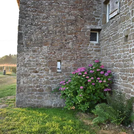 Dans La Campagne Bretonne - Le Jardin De Devant * Villamee